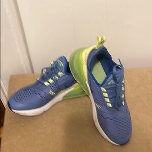 Lightweight Blue and Green Sneakers with Breathable Mesh
